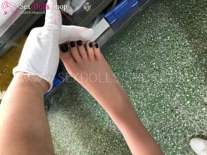wm 170cm D cup medium skin light brown nipples